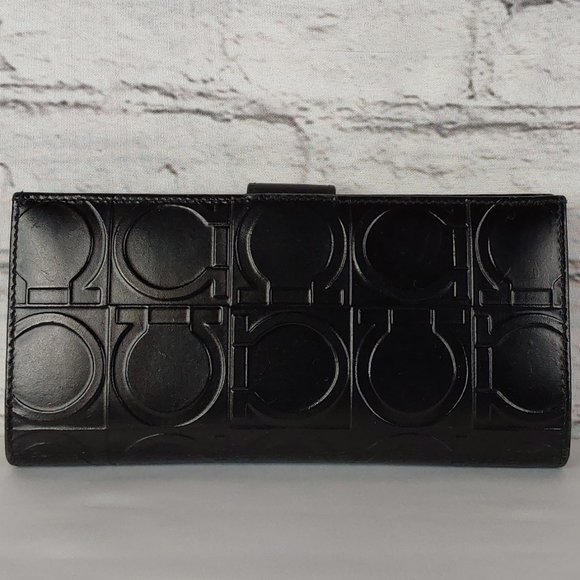 'SALVADOR FERRAGAMO' EMBOSSED LEATHER BI-FOLD WALLET, DUST BAG & BOX GIFT SET - Picture 4 of 16